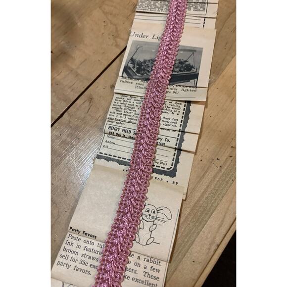 Paper Ruffle Roll Junk Journal Belly Band Embellishment - 1950s - Picture 4 of 4